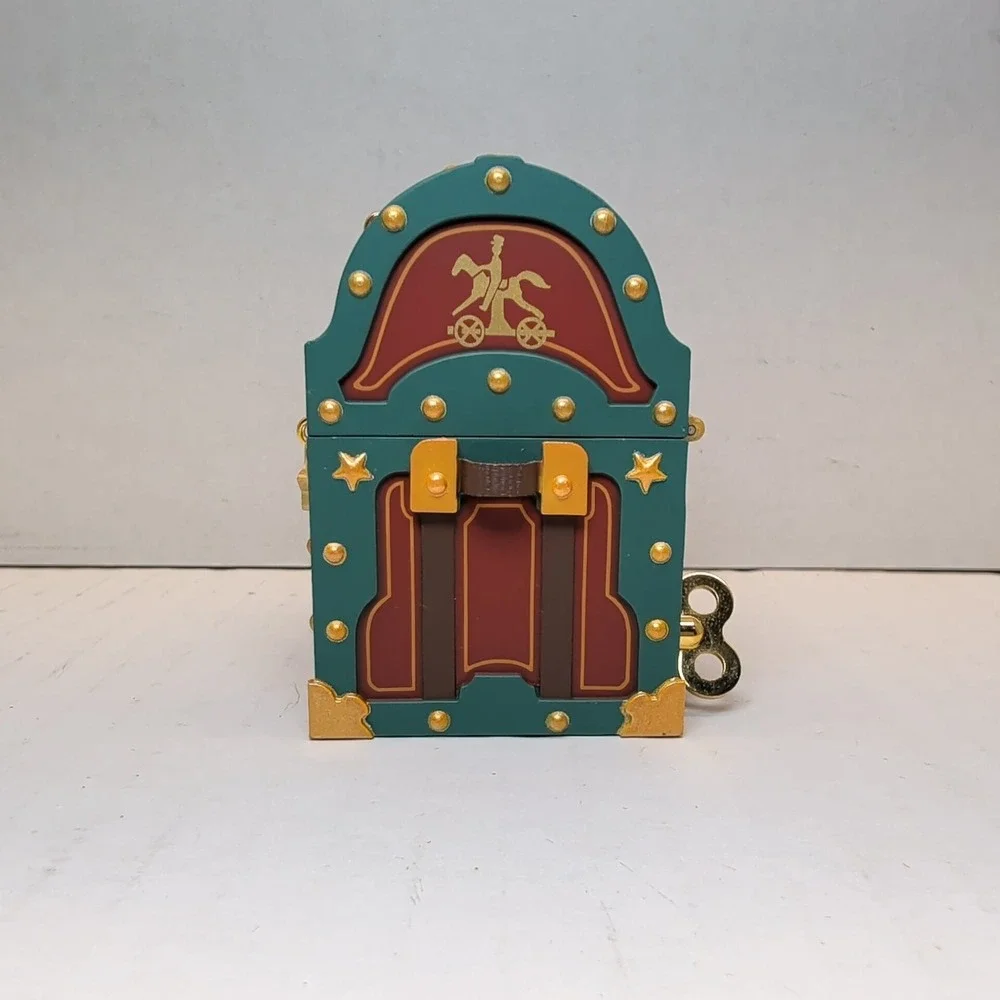 Hallmark Keepsake 2002 Merry Music Makers Wind Up Musical Toy Chest Ornament